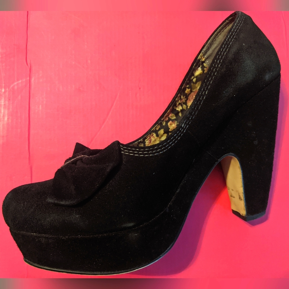 Seychelles Ampersand platform pumps